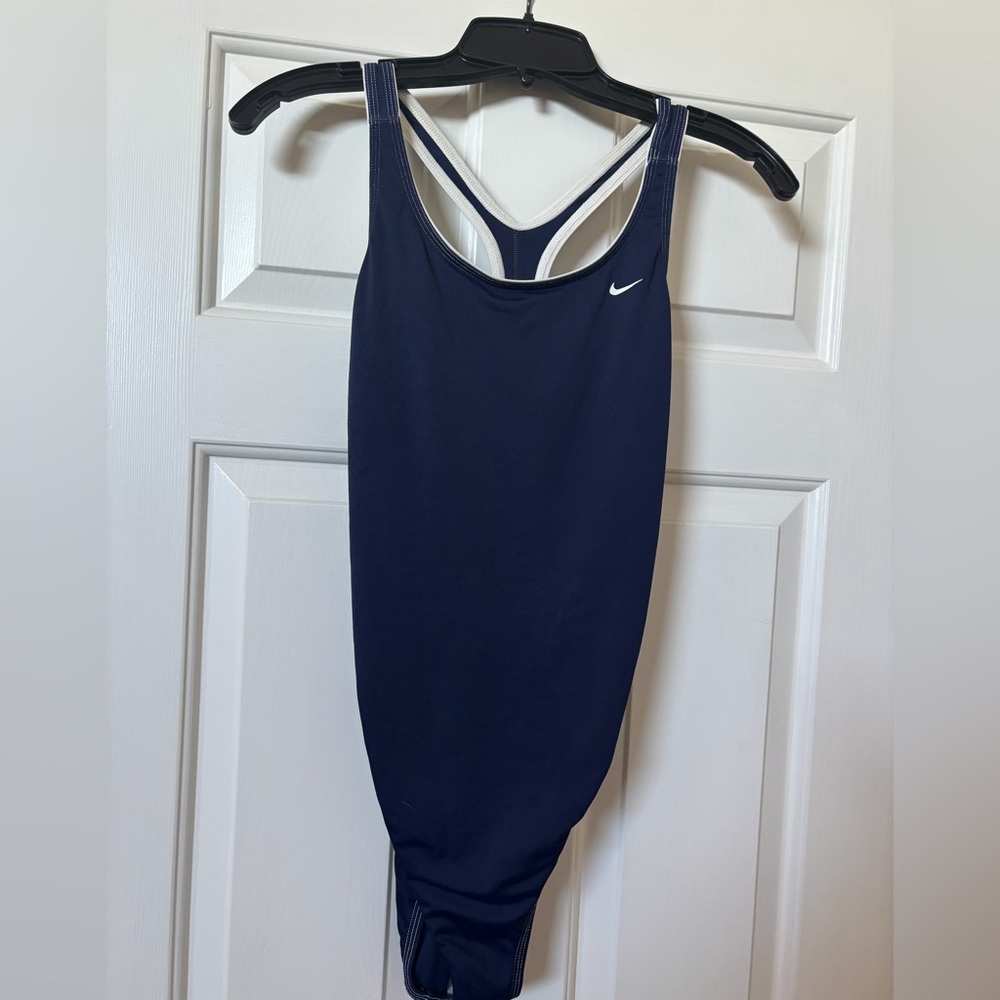 $88 Women’s Nike Swimsuit One Piece Solid V-Back Plus Size 14/40 Navy Blue White
